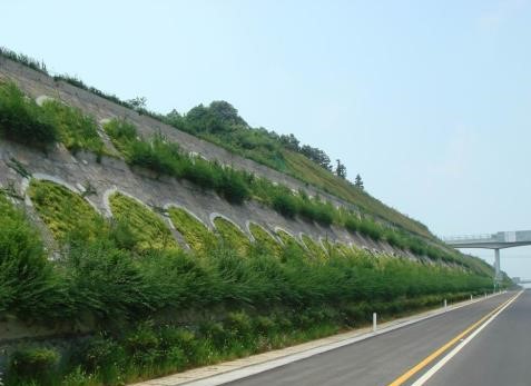 高速公路边坡护坡施工